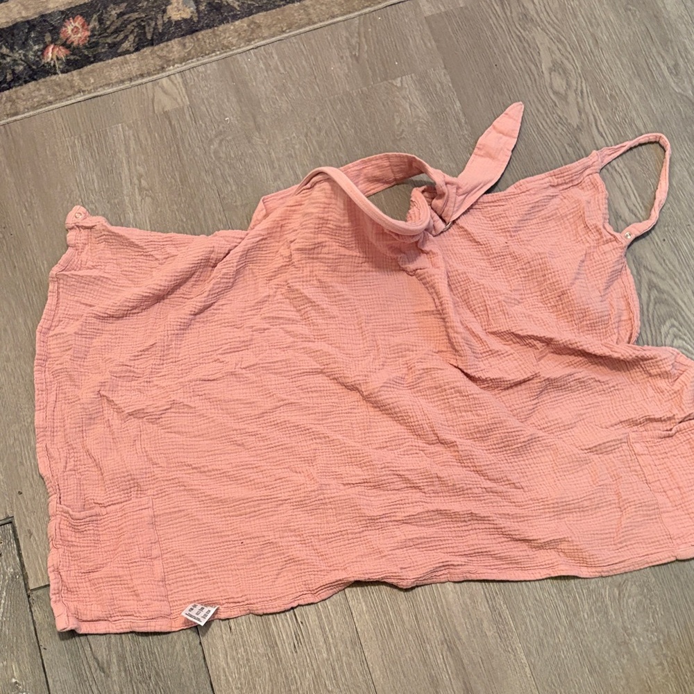 Muslin nursing cover for baby breastfeeding